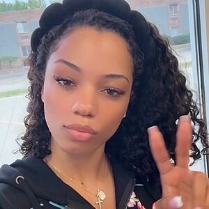 Meet your Posher, Chanaya